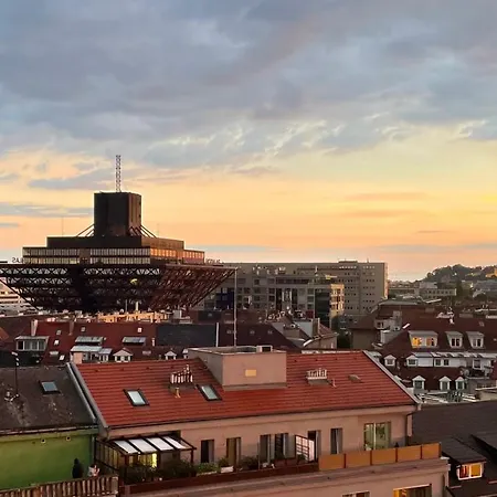 Апартаменти Topview Centre *